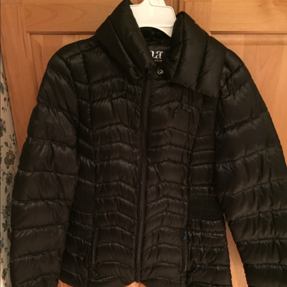 Selling it because it was never worn